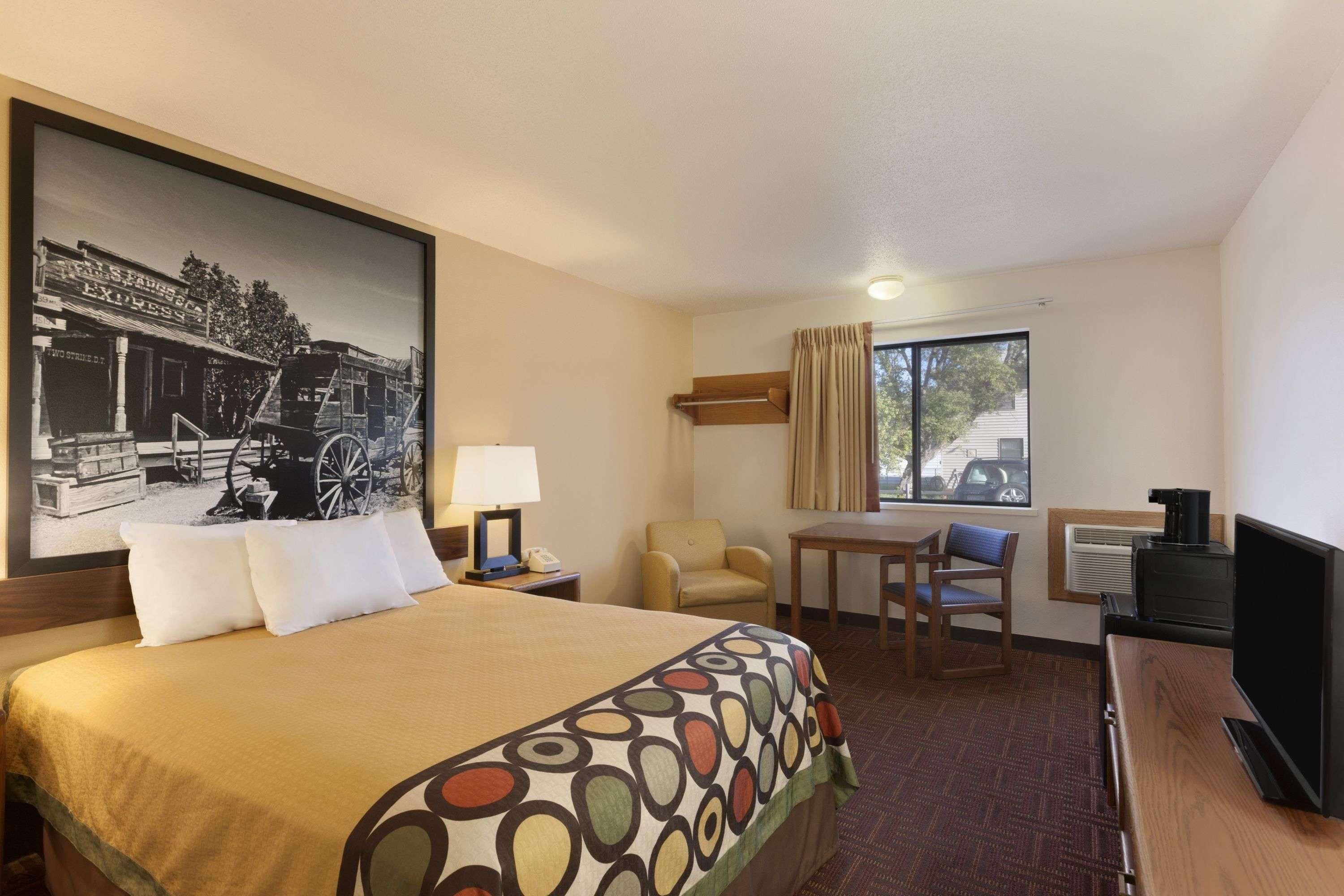 Super 8 By Wyndham וול מראה חיצוני תמונה