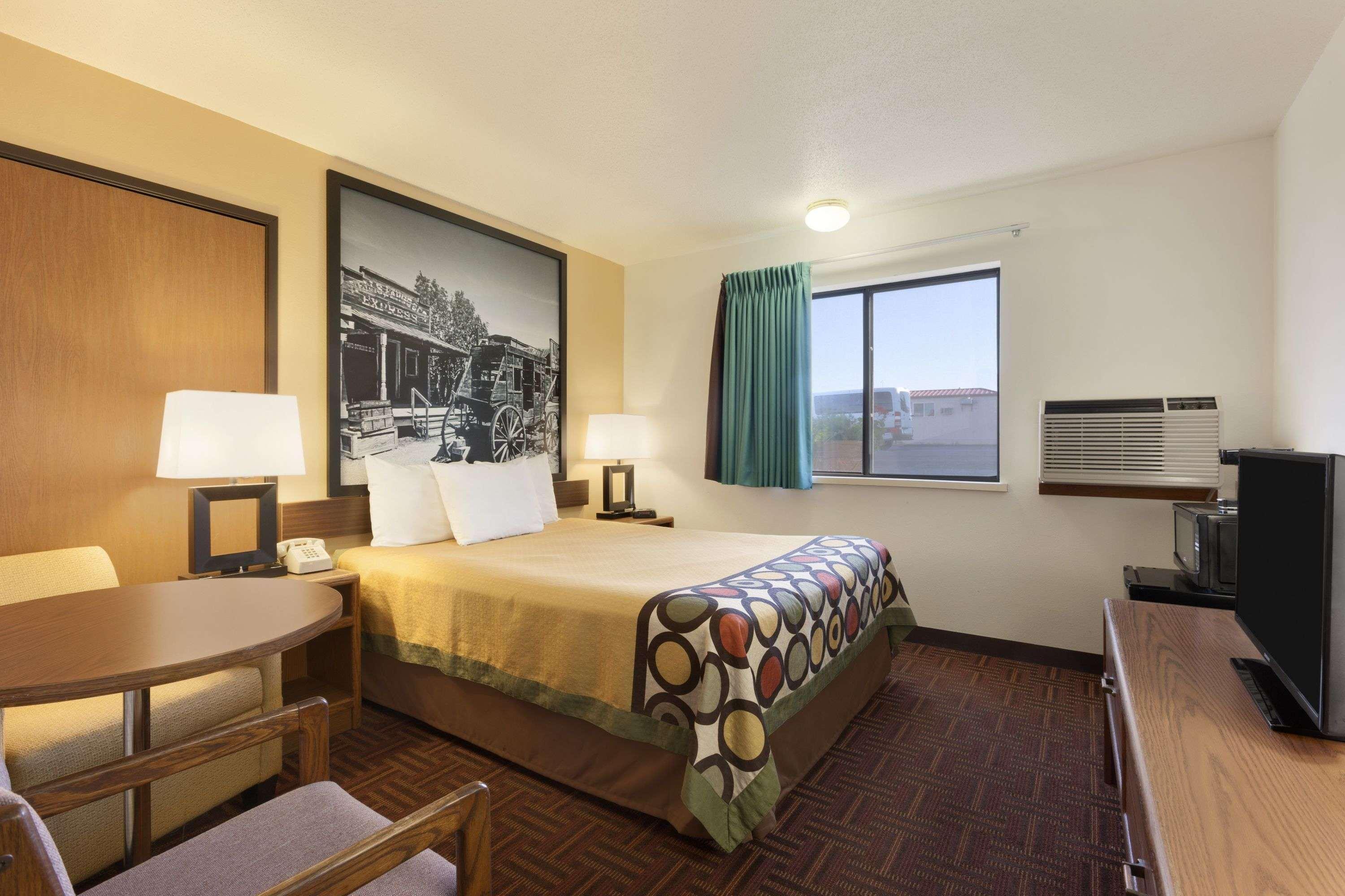 Super 8 By Wyndham וול מראה חיצוני תמונה