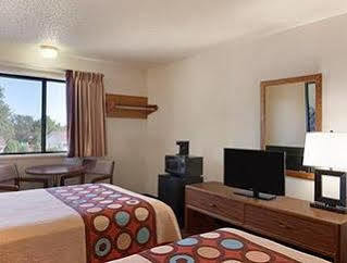 Super 8 By Wyndham וול מראה חיצוני תמונה